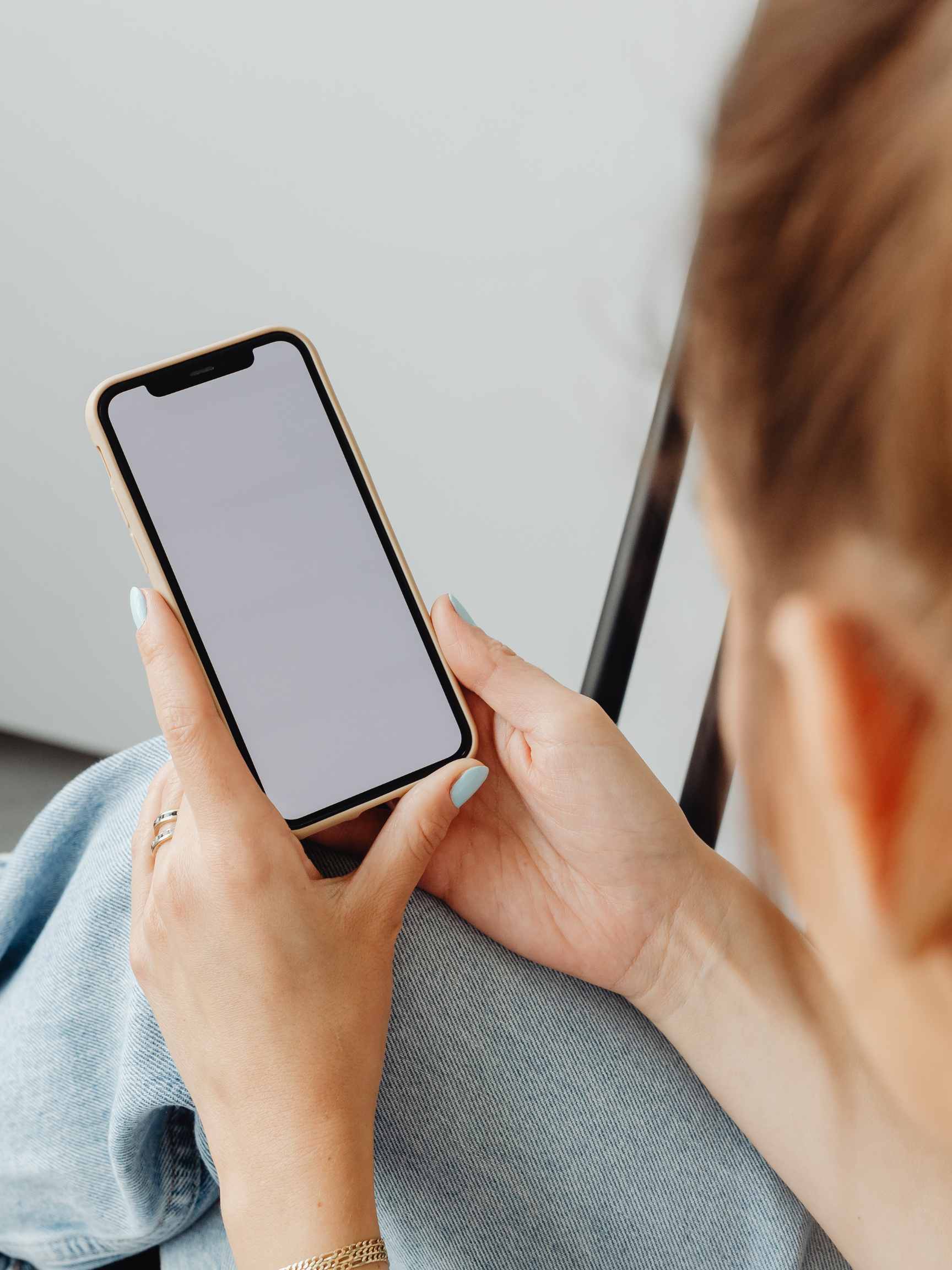 Person holding an iPhone.